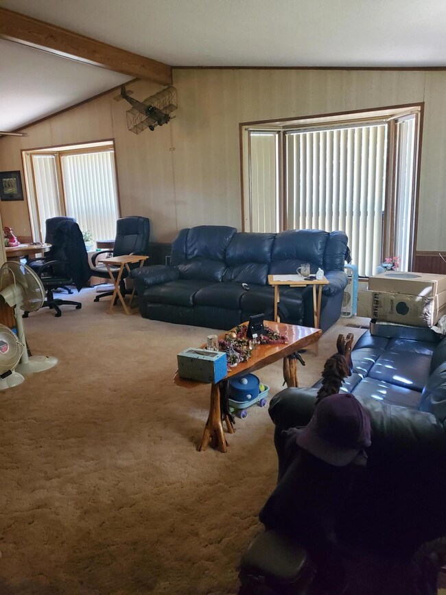 8301 Carolina Dr, Central Point, OR 97502 - photo 5