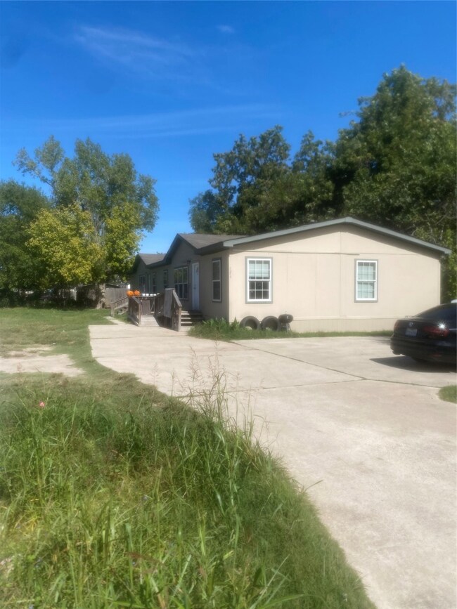 1074 South Ln unit B, Houston, TX 77088 - photo 3