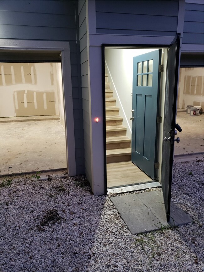 8407 Venus St, Houston, TX 77088 - photo 6