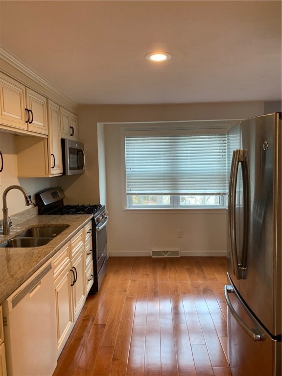 503 Pinewood Dr, Smithfield, RI 02917 - photo 3