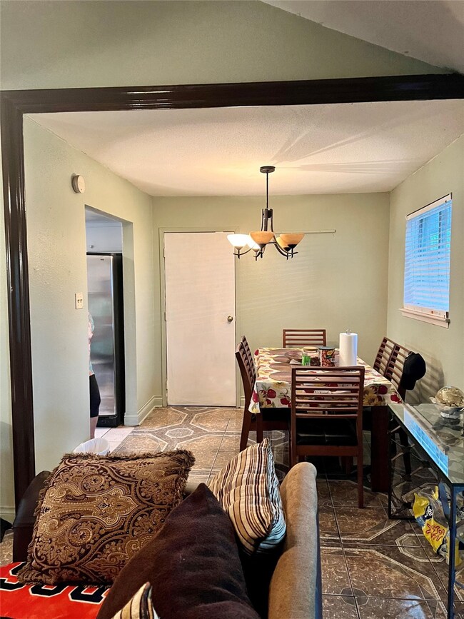 2206 Twinbrooke Dr, Houston, TX 77088 - photo 4