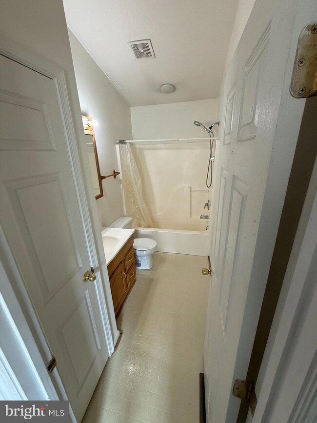 136 Cox Rd unit B, Huntingtown, MD 20639 - photo 6