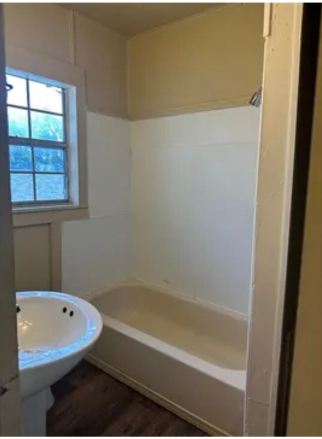 2019 S Victory Dr, Houston, TX 77088 - photo 3