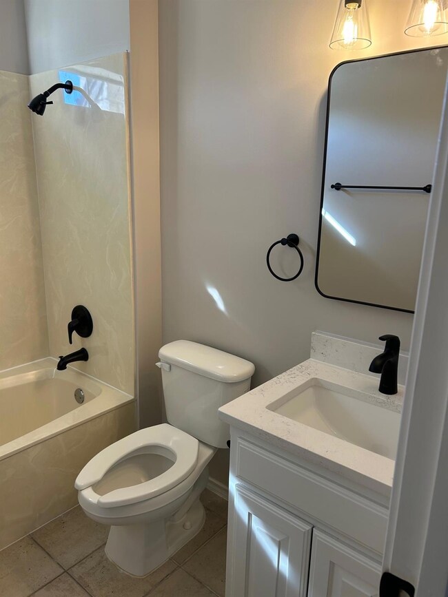 26035 Heartwood Dr unit 402, Whitney, TX 76692 - photo 5