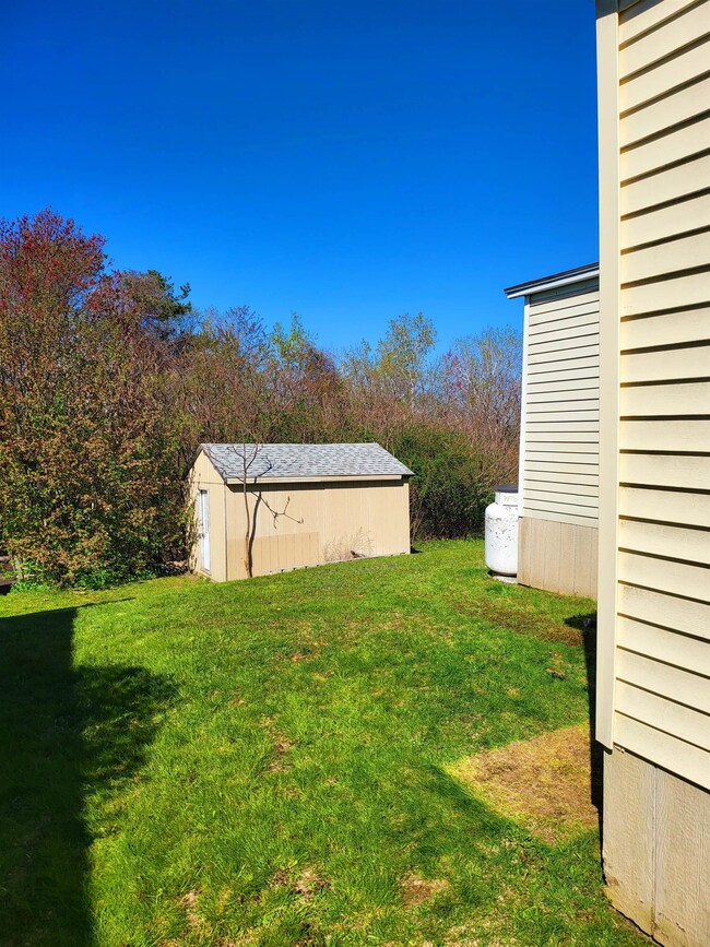 175 Leavitt Rd unit 10, Pittsfield, NH 03263 - photo 6