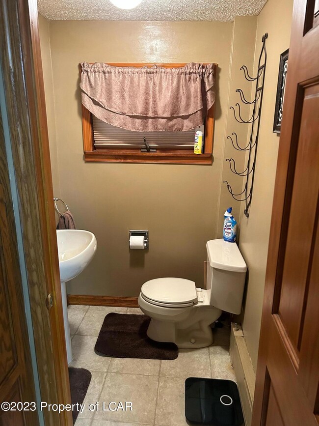 225 S Chestnut St, Nanticoke, PA 18634 - photo 7