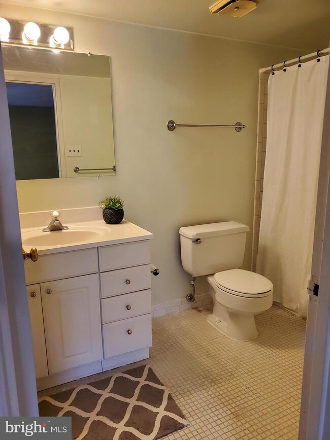 427 Christopher Ave unit 23, Gaithersburg, MD 20879 - photo 3