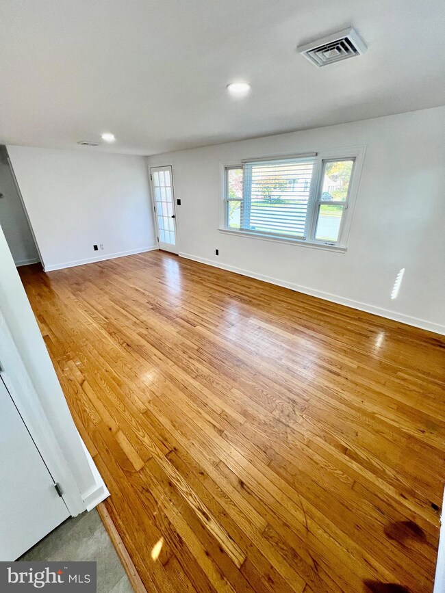 857 S Grant St, Palmyra, PA 17078 - photo 4