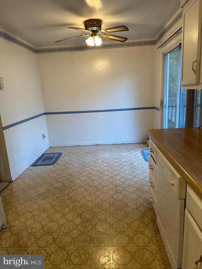 284 Jay Ct, Glen Burnie, MD 21061 - photo 4