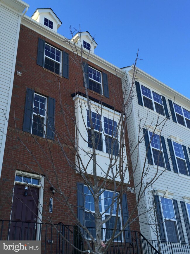 12726 Longford Glen Dr, Germantown, MD 20874 - photo 2