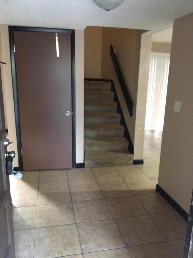 736 Oaks Field Rd unit I3-1, Jacksonville, FL 32211 - photo 2