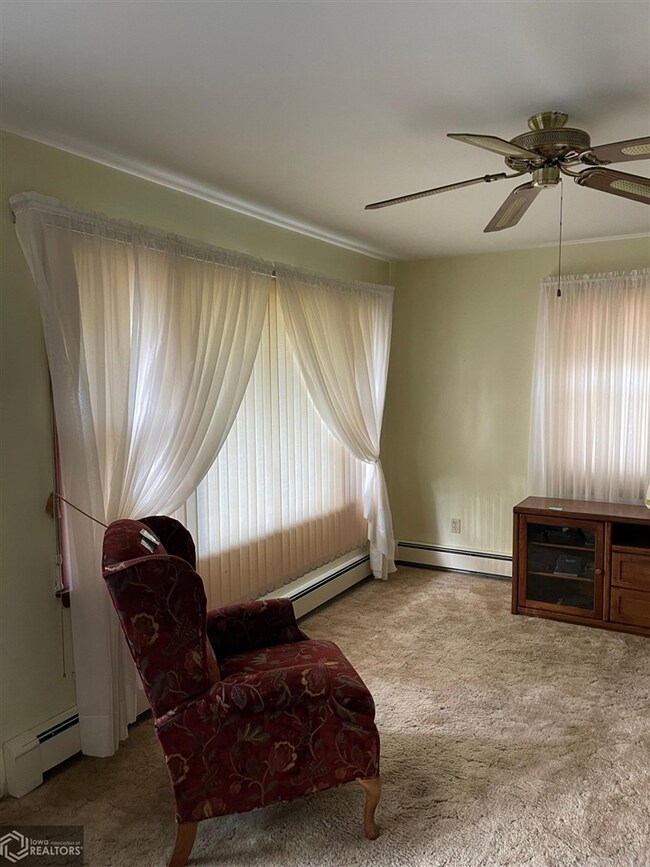 609 5th Ave NE, Clarion, IA 50525 - photo 3