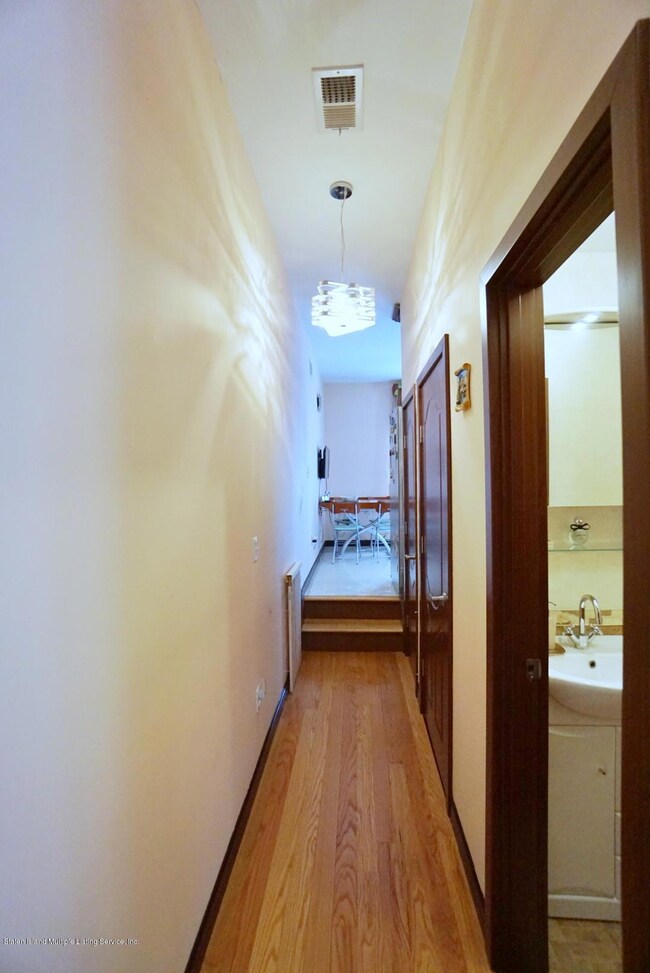 660 Quincy Ave, Staten Island, NY 10305 - photo 7