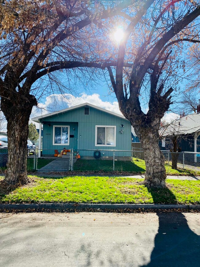 2032 Wantland Ave, Klamath Falls, OR 97601 - photo 3