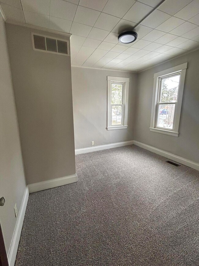 253 S Greenwich St unit 1, Valparaiso, IN 46383 - photo 4