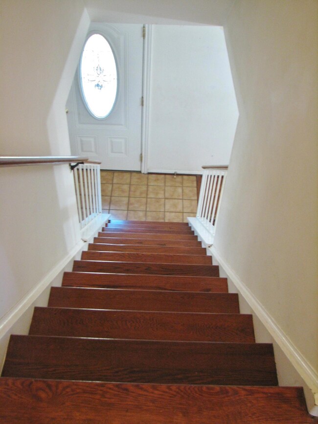 1367 Vinewood Dr, Columbus, OH 43229 - photo 3