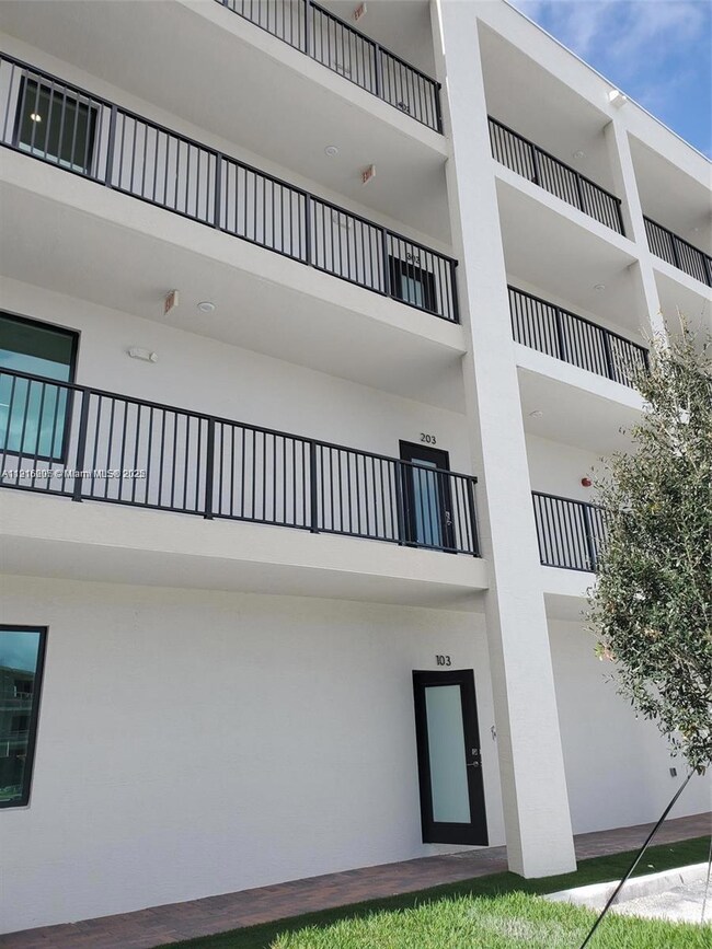 8265 NW 41st St unit C-203, Doral, FL 33166 - photo 2