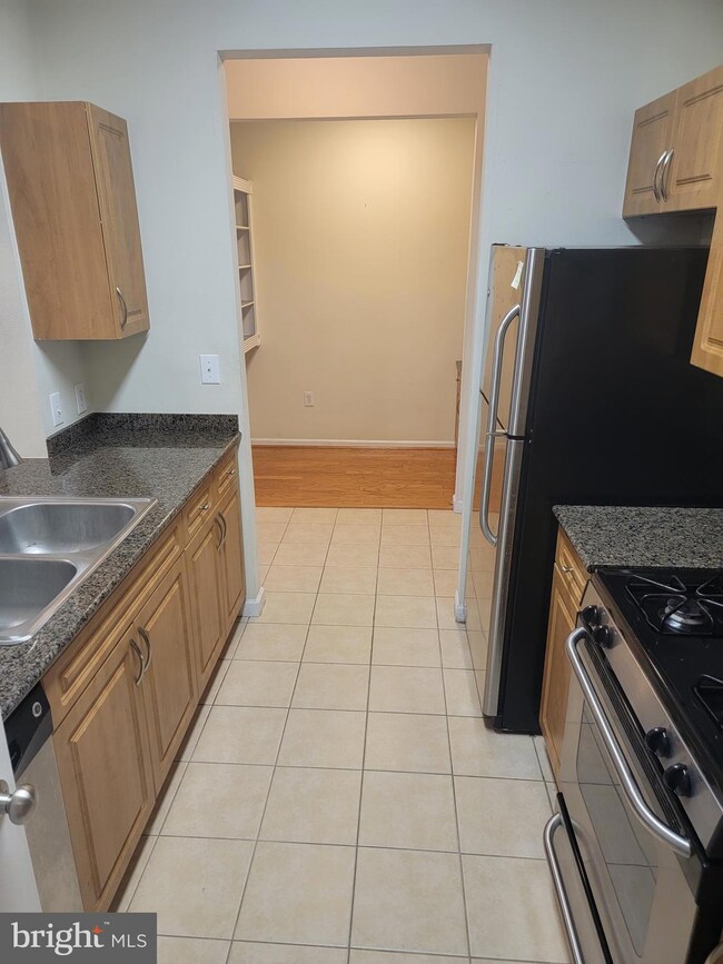 12905 Centre Park Cir unit 103, Herndon, VA 20171 - photo 3