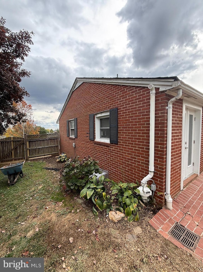 5708 Lakeview Dr, Frederick, MD 21702 - photo 6