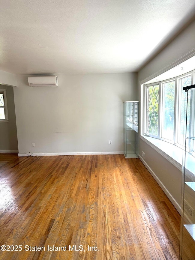 11W1-LIVING ROOM 1