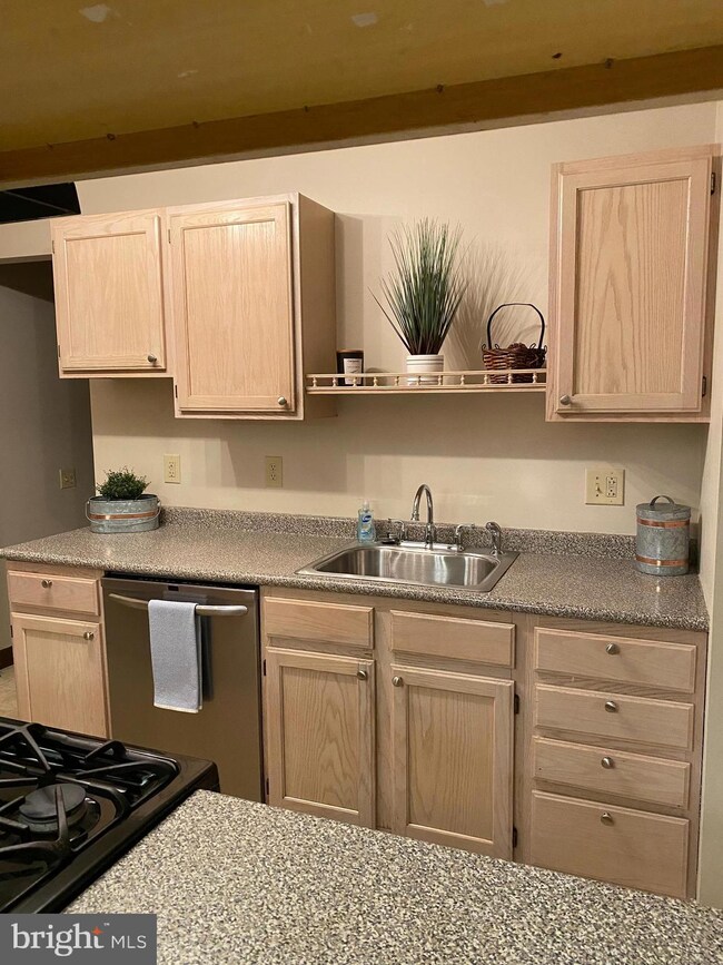 2506 Waters Edge Dr unit 6, Newark, DE 19702 - photo 5