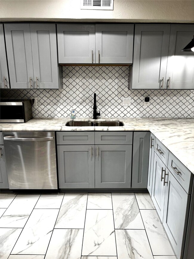 900 S Weatherred Dr unit 900B, Richardson, TX 75080 - photo 3