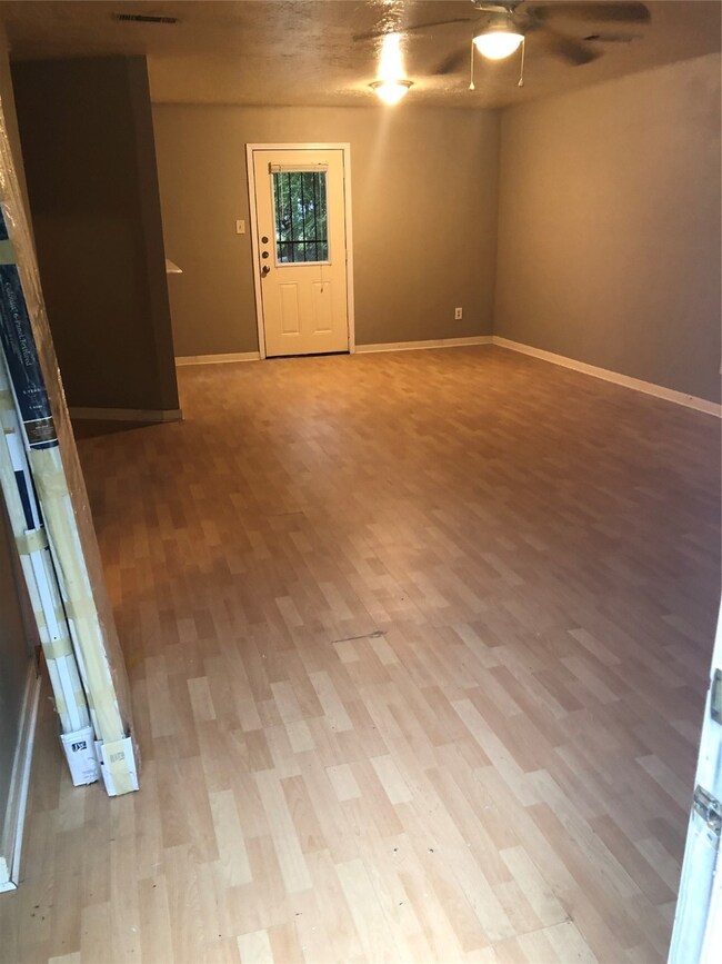 6706 Finch St unit 1-2, Houston, TX 77028 - photo 4