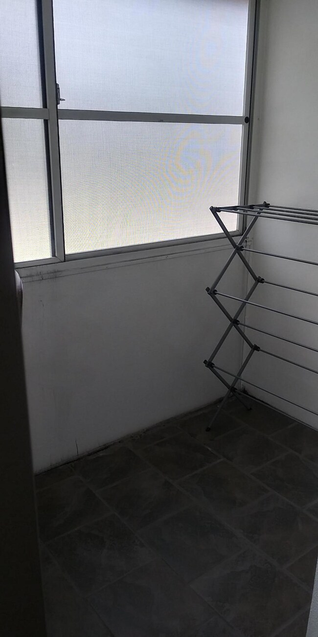 107 Windsor E, West Palm Beach, FL 33417 - photo 5