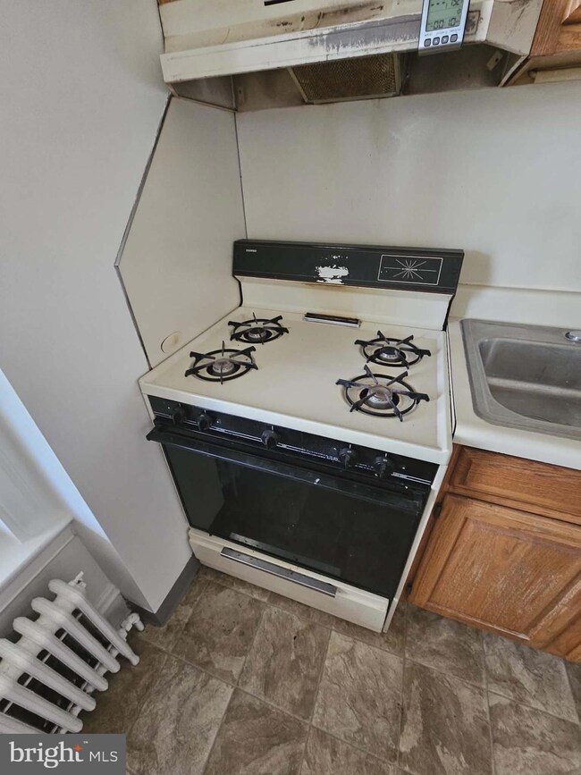 501 W Callowhill St unit 5, Perkasie, PA 18944 - photo 5