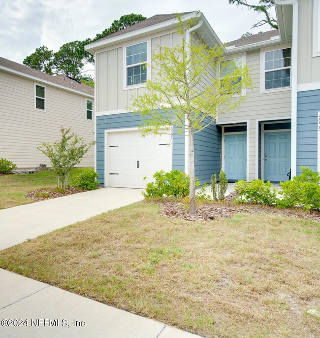 5927 Creekside Crossing Dr, Jacksonville, FL 32210 - photo 3