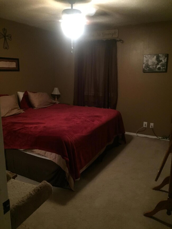 12Master bedroom (1)