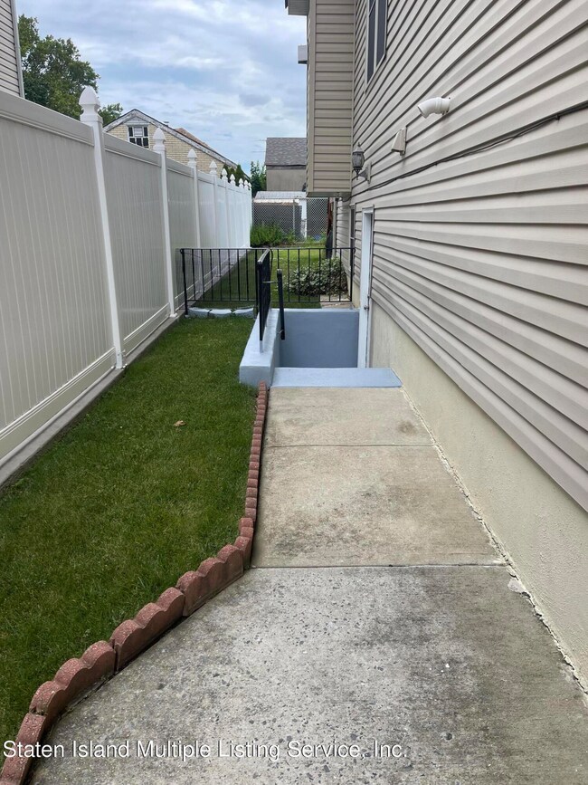 219 Olympia Blvd unit 1, Staten Island, NY 10305 - photo 2