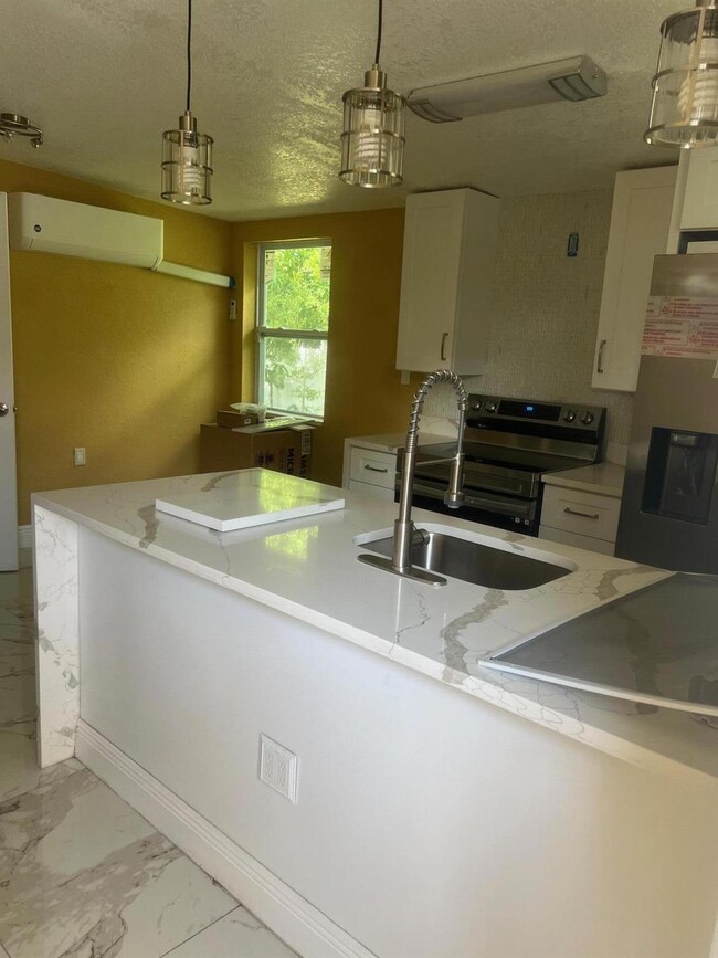 6383 Saxon Blvd unit Rear, West Palm Beach, FL 33417 - photo 2