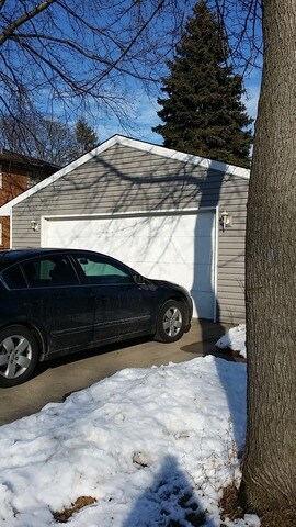 520 W Ridgeland Ave, Waukegan, IL 60085 - photo 2