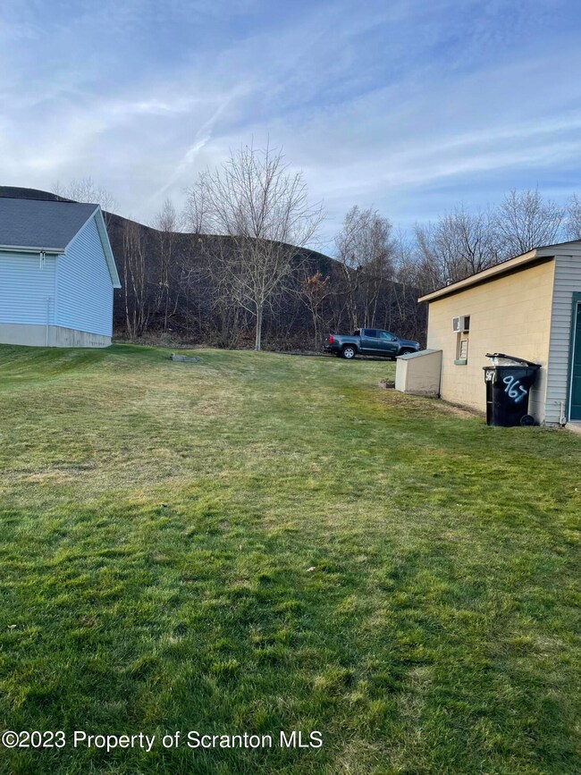 967 Carmalt St, Scranton, PA 18519 - photo 4