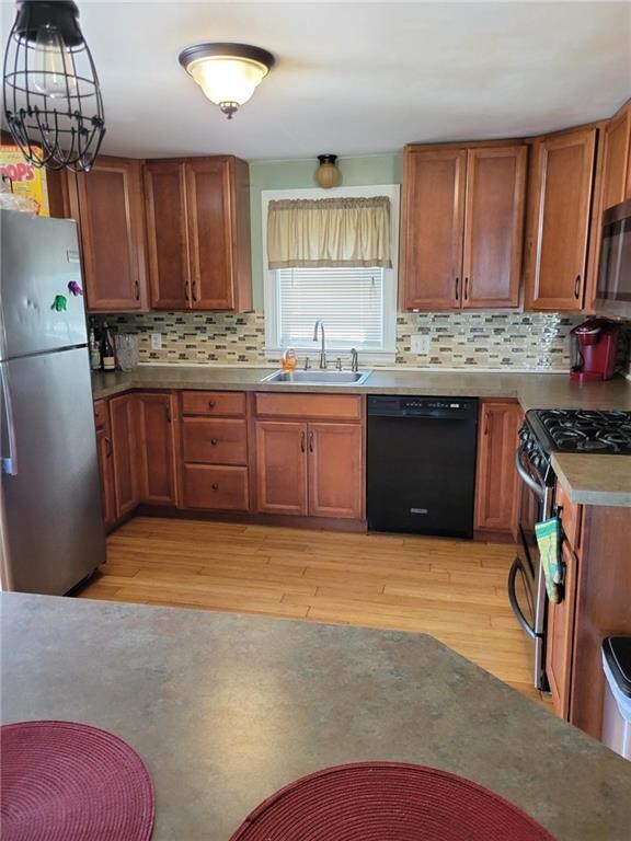 130 Palace Ave, Warwick, RI 02886 - photo 7