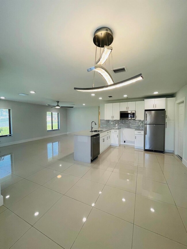 4892 Palm Hill Dr unit 13b, West Palm Beach, FL 33415 - photo 5