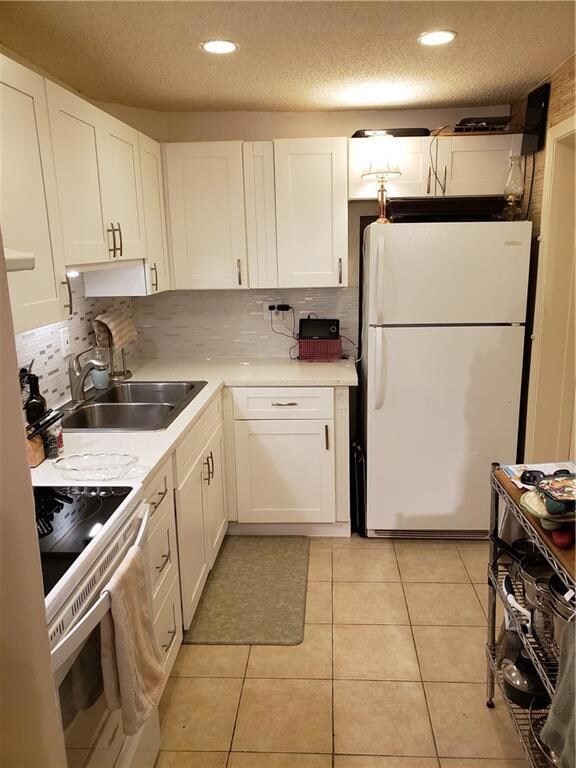 Newly renovated kitchen w/ new cabinets