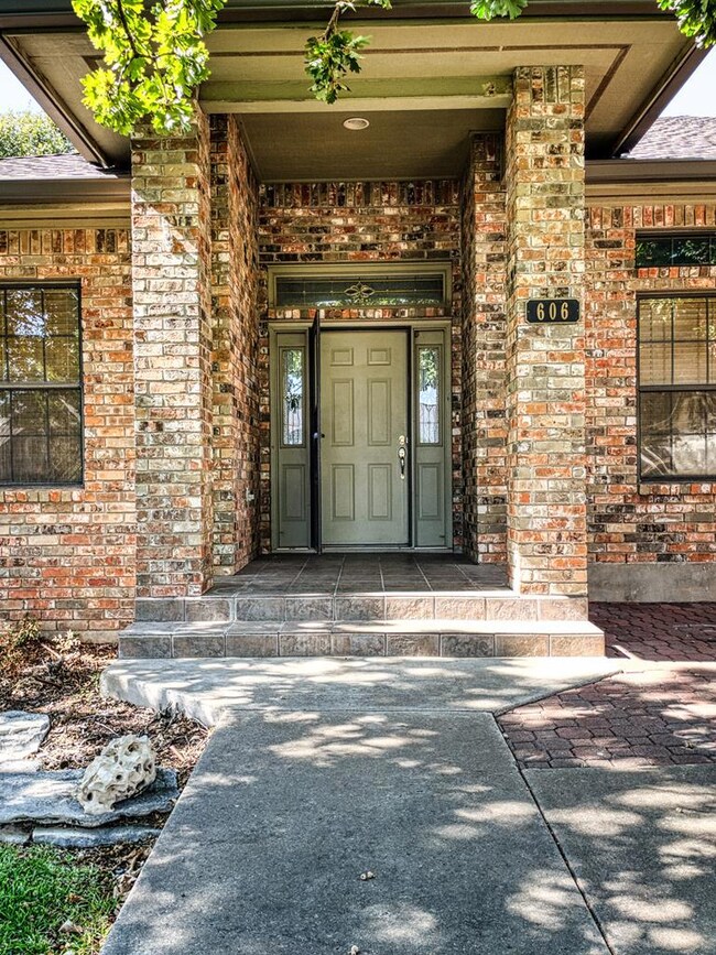 606 Paintbrush Hollow St, Fredericksburg, TX 78624 - photo 4