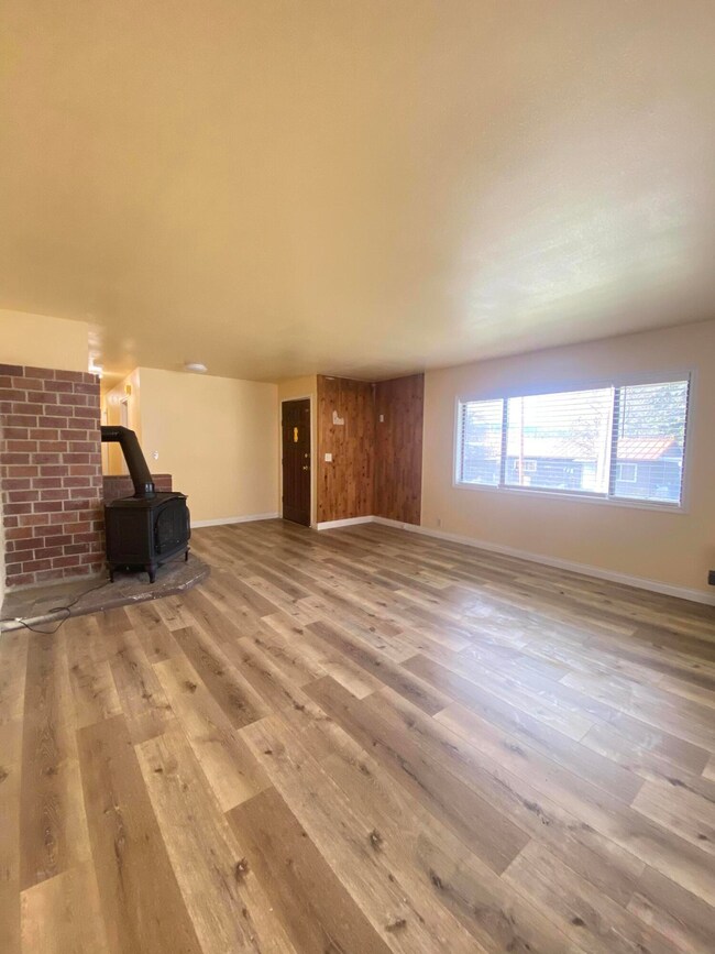 2023 Holabird Ave, Klamath Falls, OR 97601 - photo 3