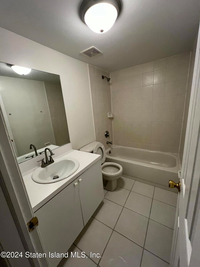 32 Trina Ln, Staten Island, NY 10309 - photo 2