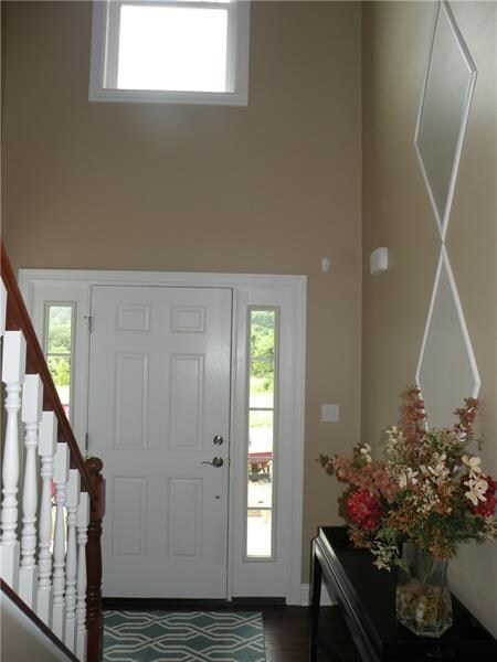 208 Settlers Court (Venetia Pointe) Entry