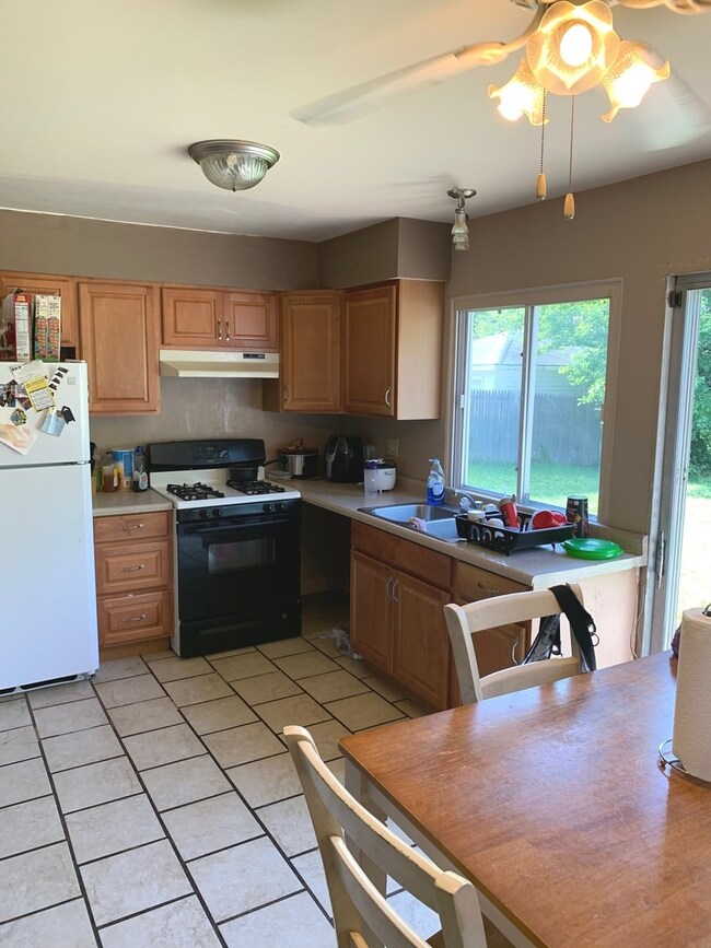 3608 Glynwood Ln, Hazel Crest, IL 60429 - photo 2