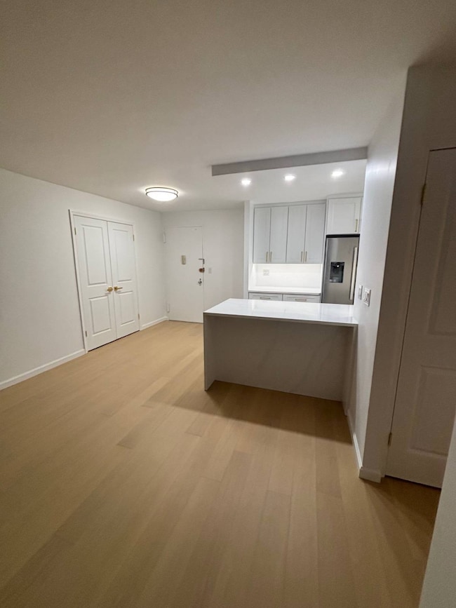 The Bay Club unit 4Z2, Bayside, NY 11360 - photo 5