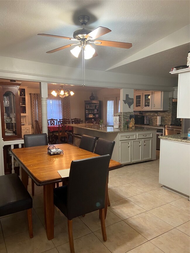 523 Surratt Dr, Houston, TX 77091 - photo 4