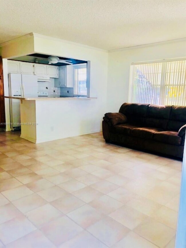 316 Camden N, West Palm Beach, FL 33417 - photo 2