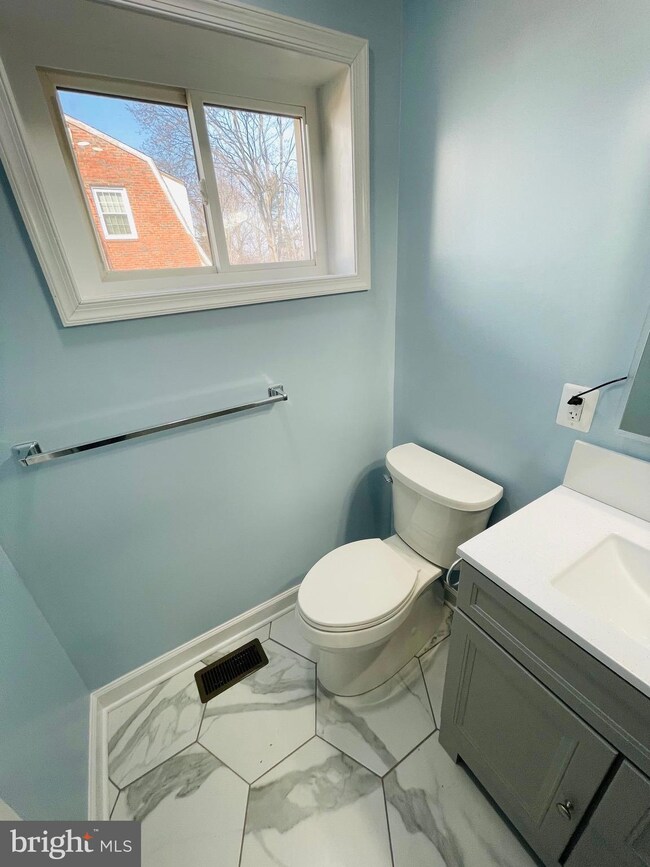 3804 Inverness Dr, Chevy Chase, MD 20815 - photo 3