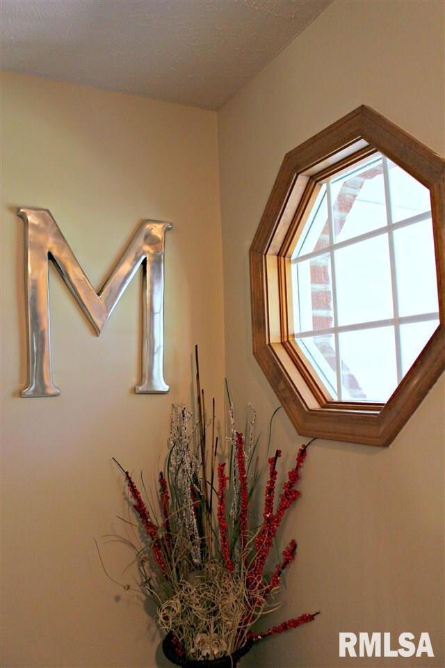 5320 N Castleberry Dr, Peoria, IL 61615 - photo 4