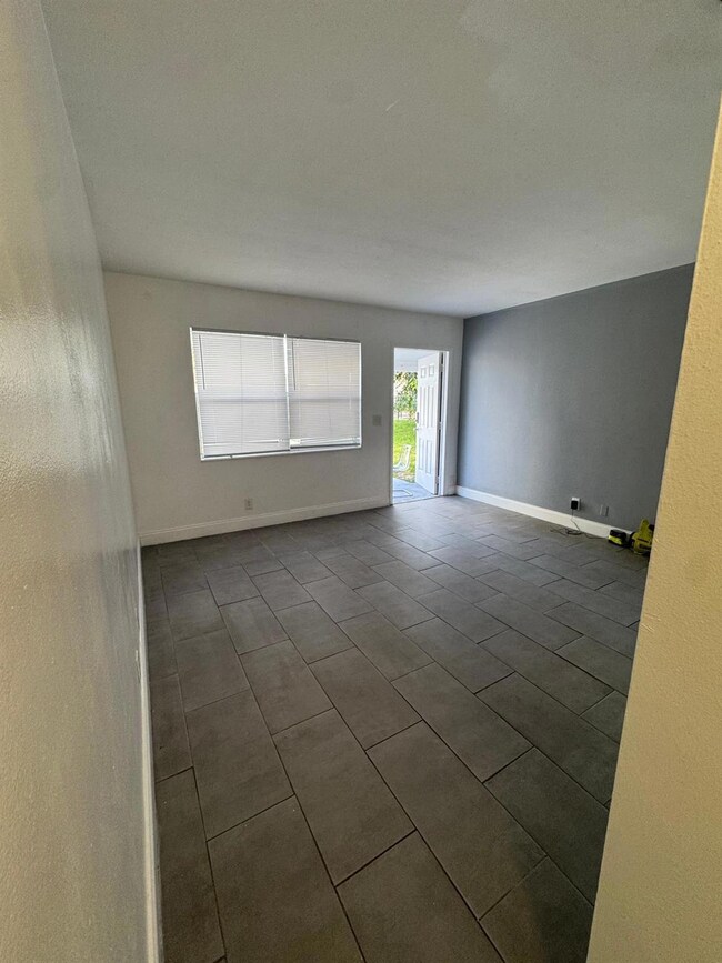 914 3rd St unit 4, West Palm Beach, FL 33401 - photo 5