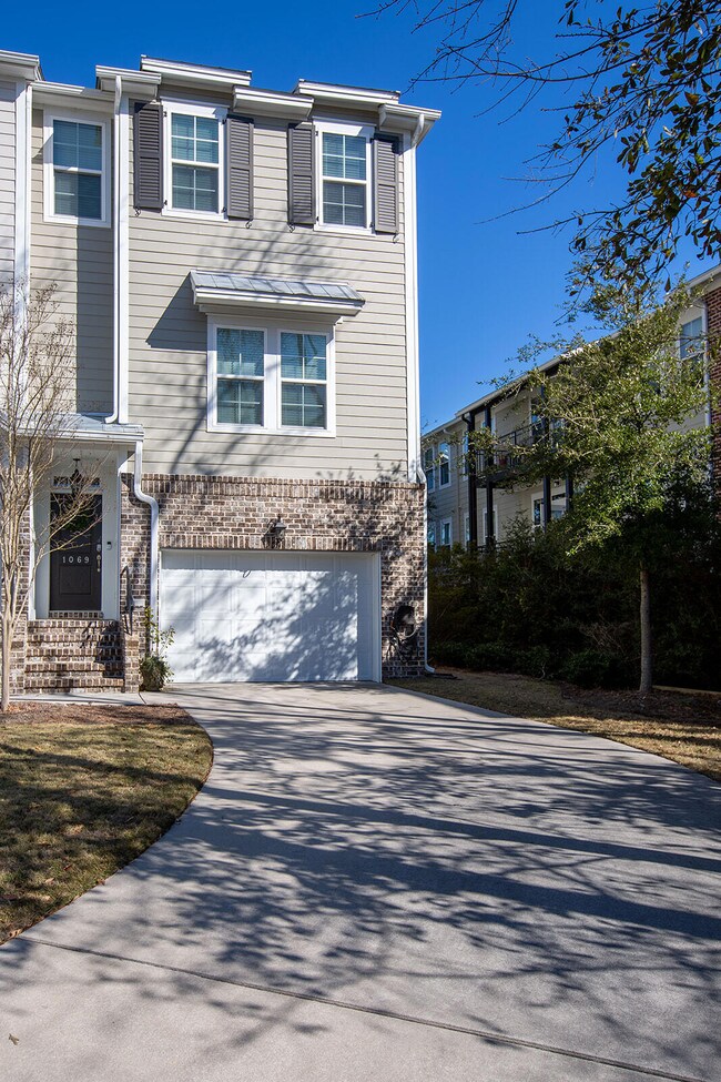 1069 Bowman Woods